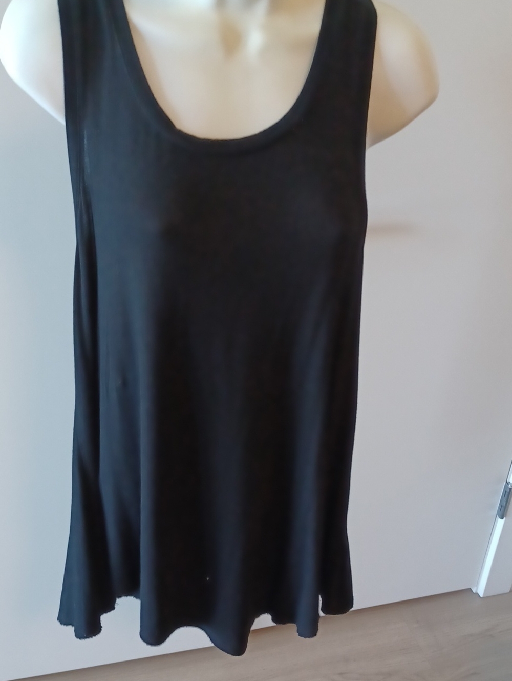 Cupio Black Swing Tank - Sleeveless Scoop Neck